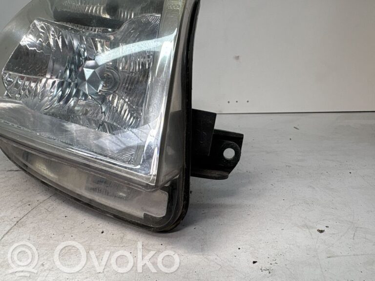 718932a53cb3510328ef49b809743d93-37473608e3037517fe1d3bf6366a5e39_headlight_headlamp