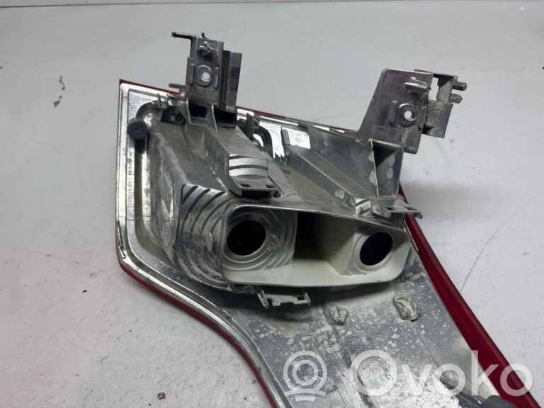 71d1d5b356a310edea67bbc69a205da0-45071f731e7e71b33e99e14538b87624_rear_tail_lights