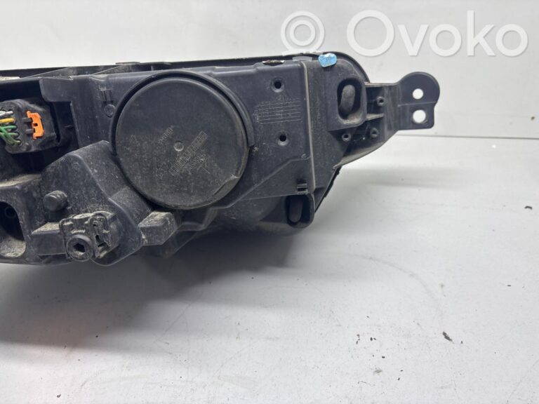 72b7bd4bae28a2e227878eb7de0d886c-f296d3440c41b8ea2d3fa8a410ee7902_headlight_headlamp