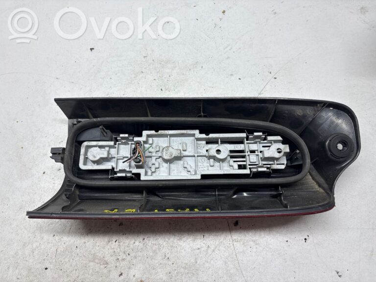72f6772306ab0f8ffa04b682a11dfd08-492937c1389a87d7e3b896c69b71342f_rear_tail_lights