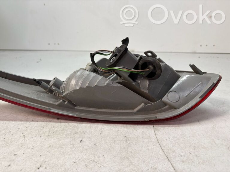 7328974e1c580782747d2f71c75dc84b-84ca9f4e483c5289bb61b284febeadde_tailgate_rear_tail_lights