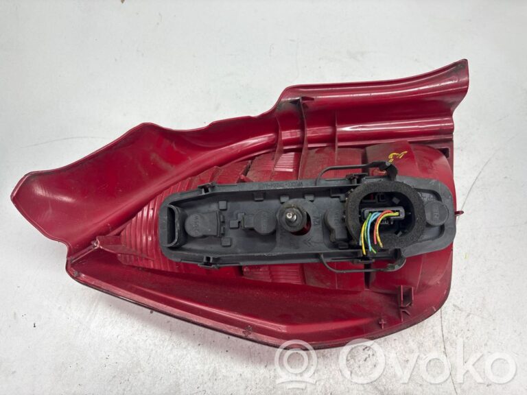 733eb7c28c98d0121147fa735ba43bce-6748e30614bf6df0345aeed472e5001a_rear_tail_lights