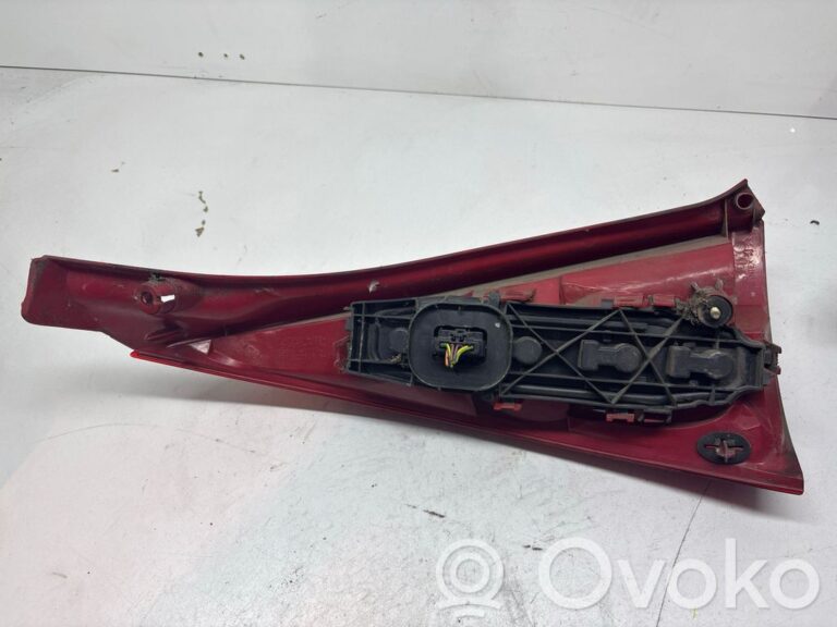 73c4506cbac32f591d73ba61e776a544-5d98b4a6a74ef6e447dbad8e37021b31_rear_tail_lights