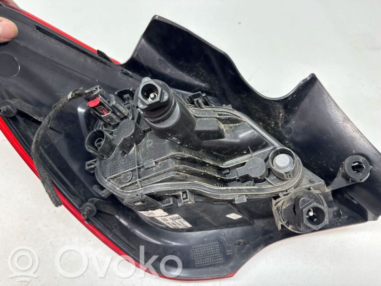 73fb3f959edd5a7bbc95fa2de387a7c0-e8b9089dfcb944245fd43b374eb92849_rear_tail_lights
