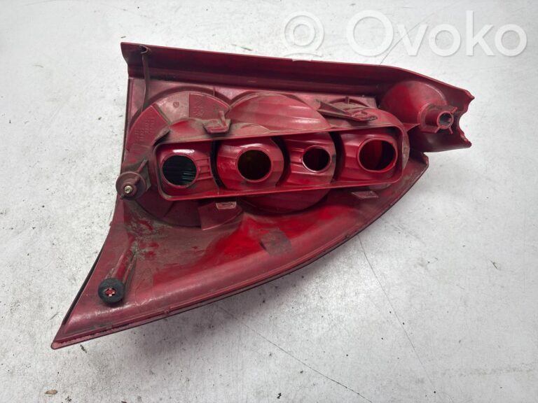 74f84526e05736ad437d3b74720f9616-8f4223300edb851bd10f44c7bdf283d2_rear_tail_lights