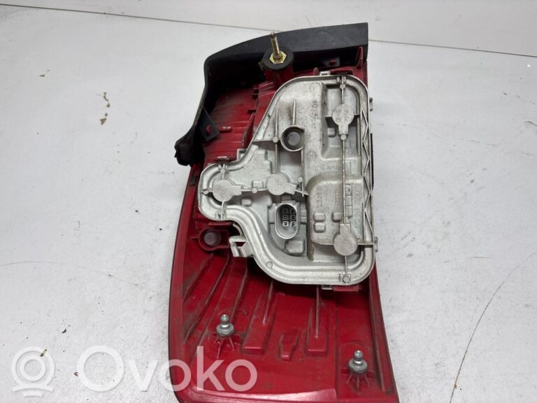 751785471c67713cb24ee518f36d009d-f11134fa82a5fbb8000a28adc530bbd0_rear_tail_lights
