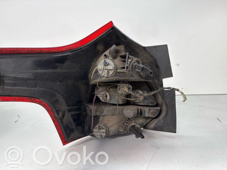 75cc9cc4a49c88da1f10f47154e61a16-62d8add852679b1d9b494d19e97a63f9_rear_tail_lights