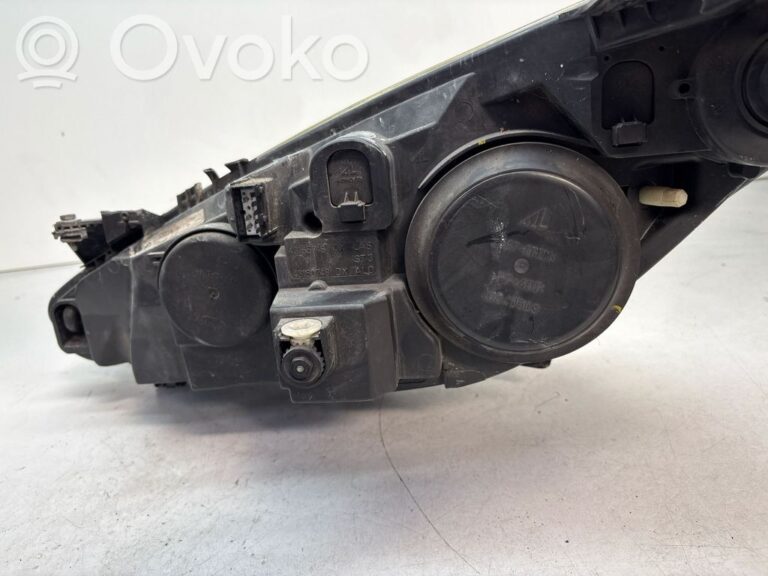 766422147ac51179ce20dd8220105c4b-f0e7fc8b3c41327a85d93acf44ac67d0_headlight_headlamp