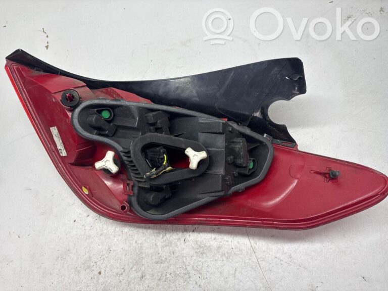 7703556c99ed6d06a2369942e46a5043-4a43ce55ee21f0b934accaf7344160b3_rear_tail_lights