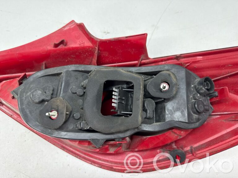 77189e75be9e33de04d5436727fe57f6-2e9623c4376006fb0ca26e8eb779a941_rear_tail_lights
