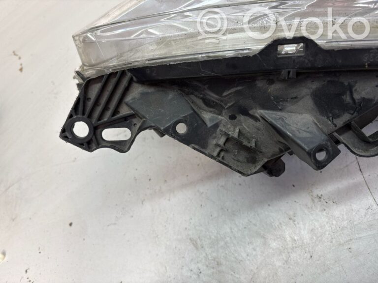 772c88a44cbf1a9b140b7342c4a1ad3a-898e8d06c44ffca2b83226407f19d668_headlight_headlamp