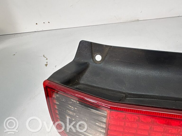 78a6da70e781d90a5fc4cf2e94607deb-abda84a2ac0534c27e64e9d4da6d62f2_rear_tail_lights