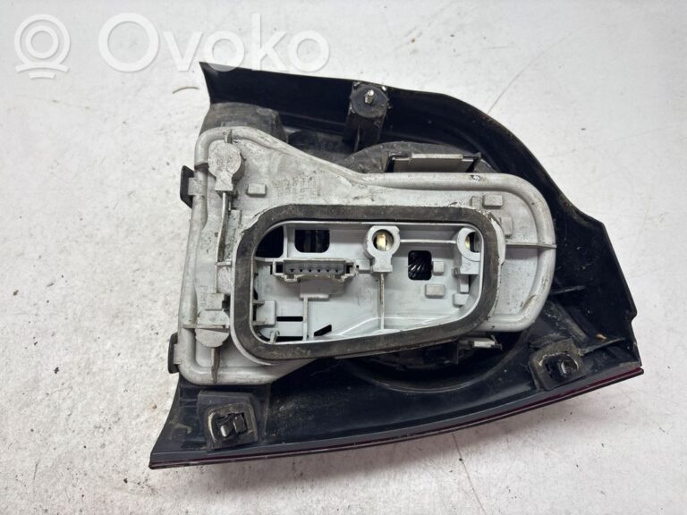 79364372789ece77df630a746274b9f2-2690e2bb5dbd3b60317d1ac4244abacf_rear_tail_lights