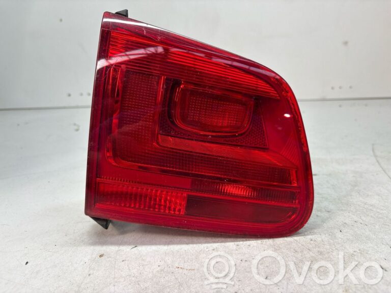 79d09c02fd9b497c7c9fc1d0b846b144-0590d94e0b7c44e3bbf0ee712733373c_number_plate_light