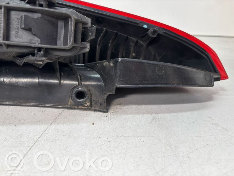 7a74cd80412f72c0e429cb417da014e3-372551c4e4ecc8aad32070ccf7e42fd0_rear_tail_lights