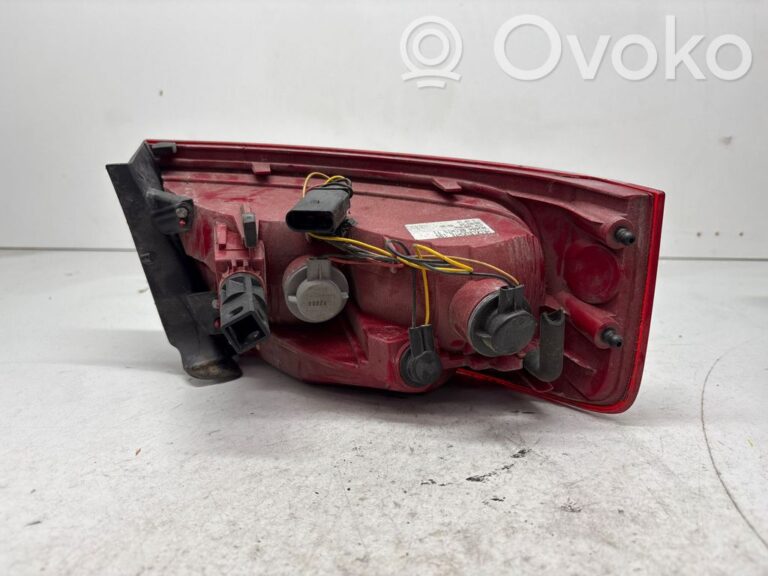 7aff50a220a5411ffccf30234c06220b-3baf0558380a014a51030417592b6606_rear_tail_lights