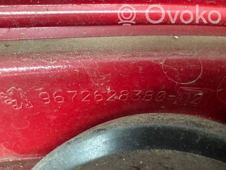 7dc7d693e179ef388b5c21a343c375e3-20a71bc9e80e7680d954f5d0a30138d1_rear_tail_lights