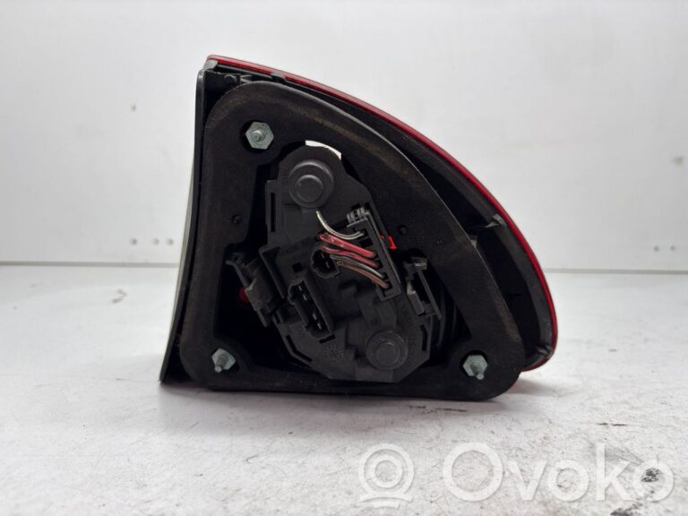 7f4afe9712a23f1bd892f02efc768b30-556704584b833c7196d6c0364f240de5_rear_tail_lights