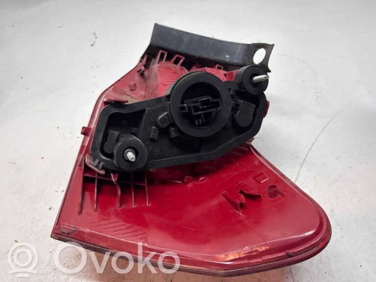 7f517ff0959c3dbc5f6d54f615f84643-957dabdd0bd205e37557ae5aacfe70bc_rear_tail_lights