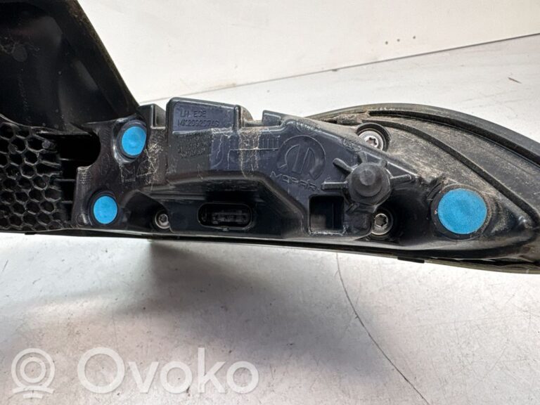 7fb110c39ea8e03d2616530757fe4418-ee6088df1b530e9ea59e42d55e46906e_rear_tail_lights