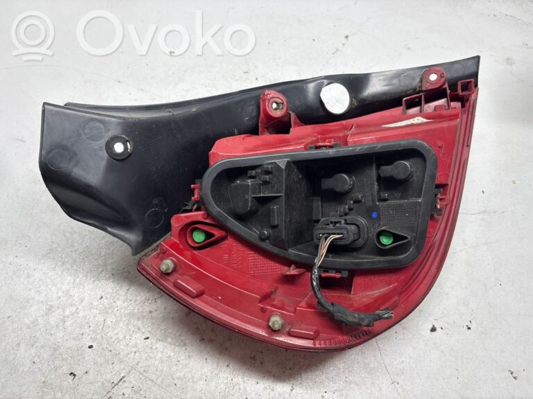 802e218f859b3720958d01ae52dca518-712c4978a63b263d90382055b90cc1cc_rear_tail_lights