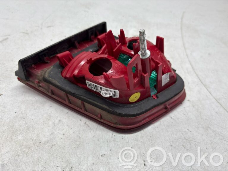 80ad96659aac73e7d2be9c15fed66d6a-c7a23f157cc82f1d6507b9b871b04808_tailgate_rear_tail_lights