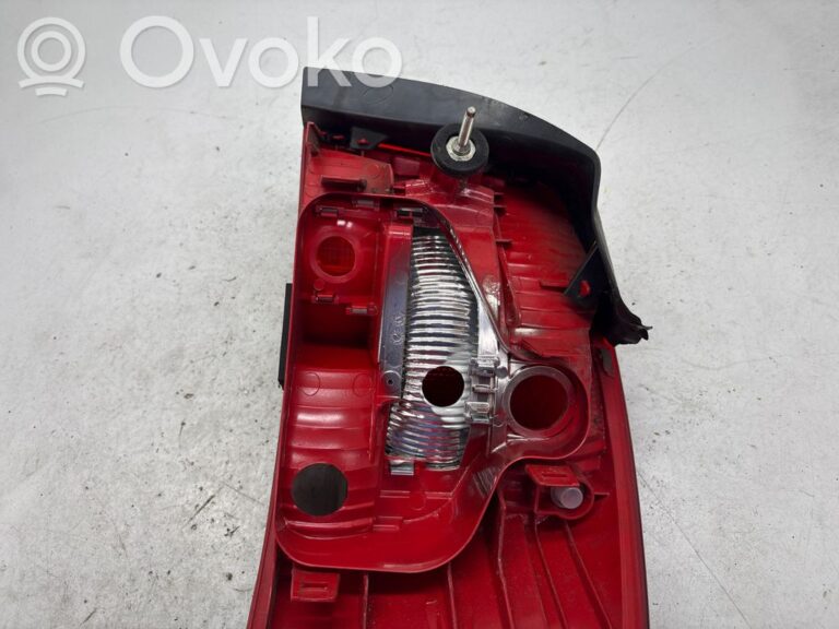 81ef0a75c72b0a8bfbb6dd0a8f1aea9a-21ea9eadae0c5314932c6292b686d37e_rear_tail_lights