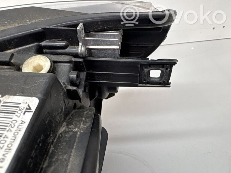 8237da8d401b018d668a2116ed841bf4-0dc39d5c85fbfdbd5a0efb9f9e14de62_headlight_headlamp