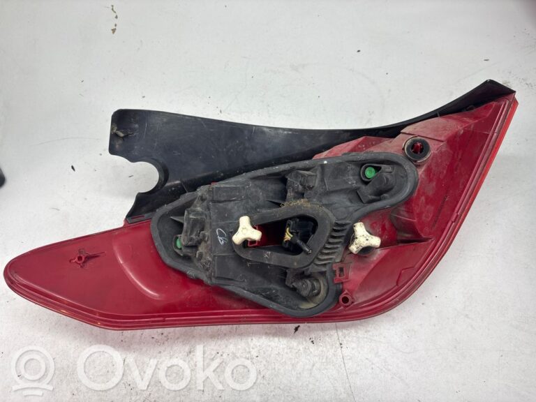 827a9badfa56716d270b1462b470f19b-a0b6d002ac3b68929825a5fb76e75493_rear_tail_lights