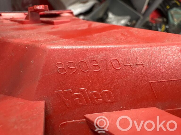 83f652050f0d3cab5b182ce63a053a87-30f83a90b8fd59437b30c1a262b041c8_rear_tail_lights