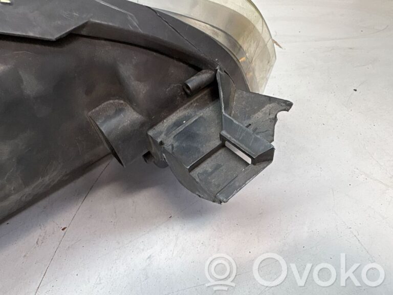 850ea70a3e1806b5f621a8cf6e5e7c12-e4ac12fd939f3aea2c9da4b49abc7b87_headlight_headlamp