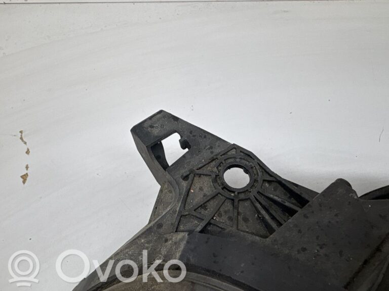 8668b394ac92b3d9b000738c256f8f7f-2c643501e3d699f03e5cc77e004e7429_headlight_headlamp_dust_cover
