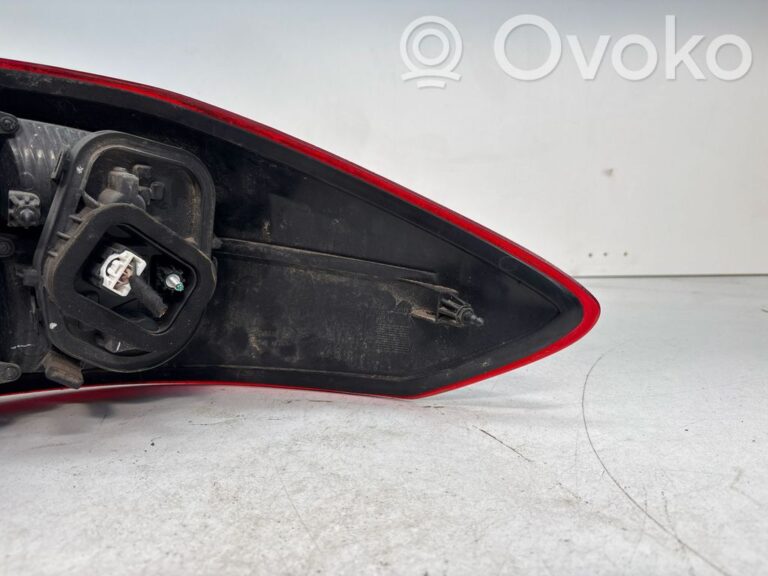 89706daed3fc105370d8101d40eff12e-e5c6d770a75c38b7feb2b8ca45ee6202_rear_tail_lights
