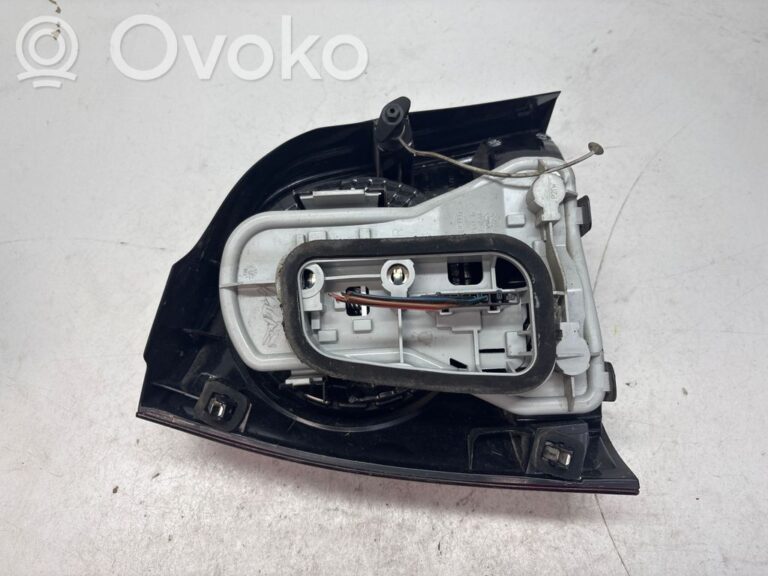 8a0951da666af7e300d0433071991bf2-3188bf87c2e258674708620f4c1c4fc4_rear_tail_lights