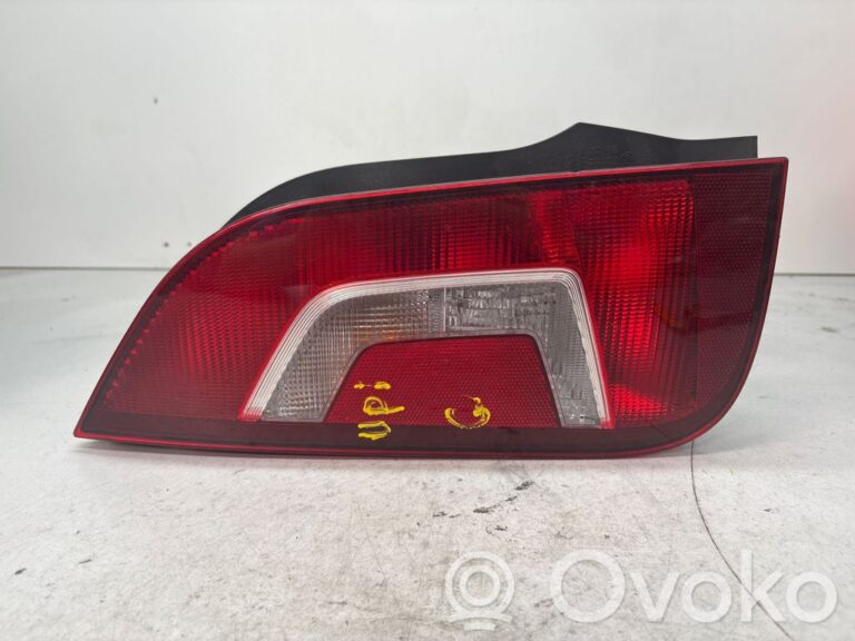 8b9ff9c73249b2834525c1cf90e6b5f4-192fa0d6f6d393129537c08ded818bd6_rear_tail_lights