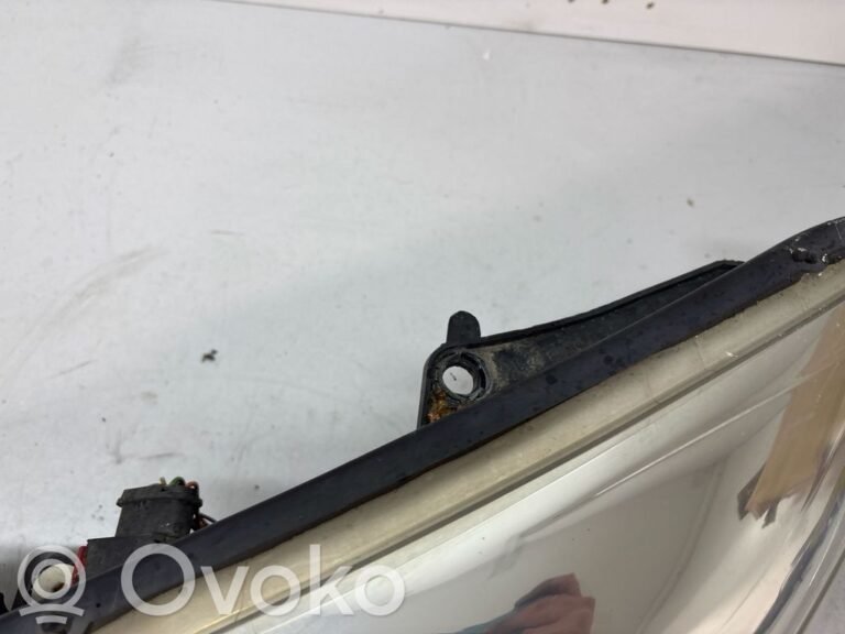 8bed7b6d6100e4f1a72da156f62c11a5-bad57112922133774d4c0d95d09728db_headlight_headlamp