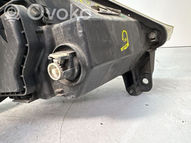 8c3c0a4afe09cfffe045bdf77808e65b-8324586ac63b2c639f4f9c7079e4182a_headlight_headlamp
