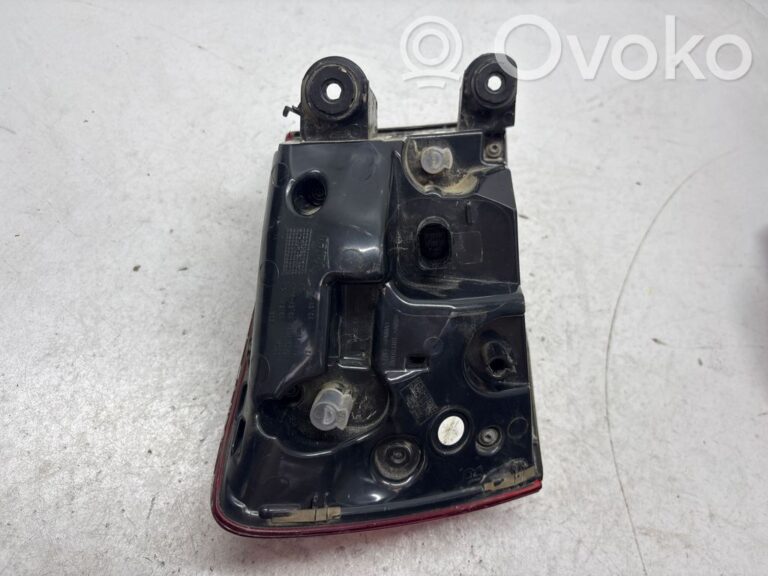 8c908bc1a3055b509a29a45b86a1e1de-e8ab4b7aeec93e08d547b02ebac7e273_rear_tail_lights