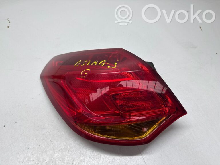 8c9a44dd9c4ea543702ef402ffdd5a0a-fa94b49e44ea2a4b51de5187012f6c02_rear_tail_lights