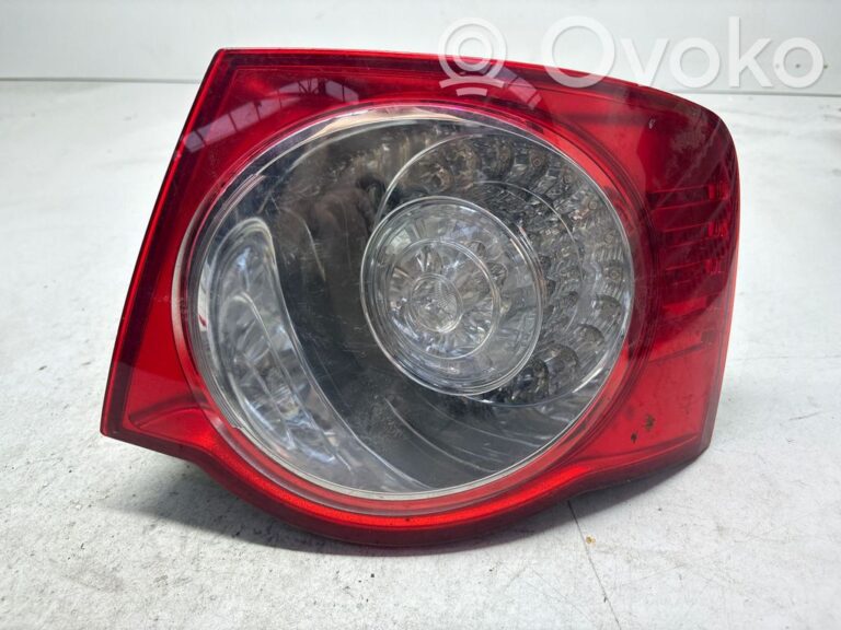 8d3f0269245e133a194b5b76cbec570d-9b3a783bd4154421b838f7f453c192e8_rear_tail_lights