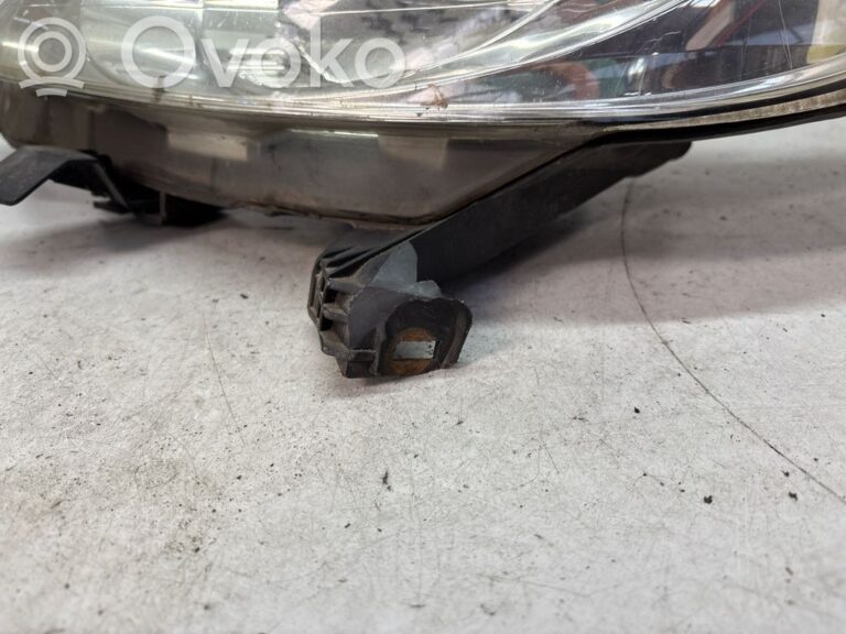 8dd208b91e825b03711003a80285c43e-1590a9d6175d266f13cda6c47665163a_headlight_headlamp