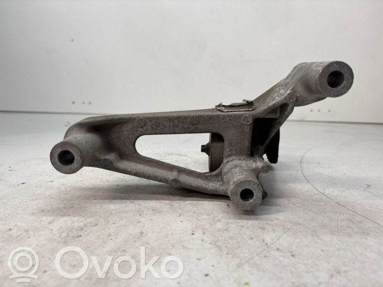 8eca9ca19d941cfff92f896f31ed7d48-69a9fc54e7bbb5c005e929d44e3d48d1_engine_mounting_bracket