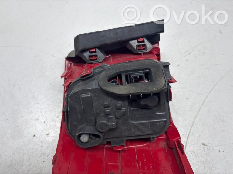 8ee4e78150ddb35c588b61d28cae44f5-44cfa2da7c47d4dfbd85450624844aed_rear_tail_lights