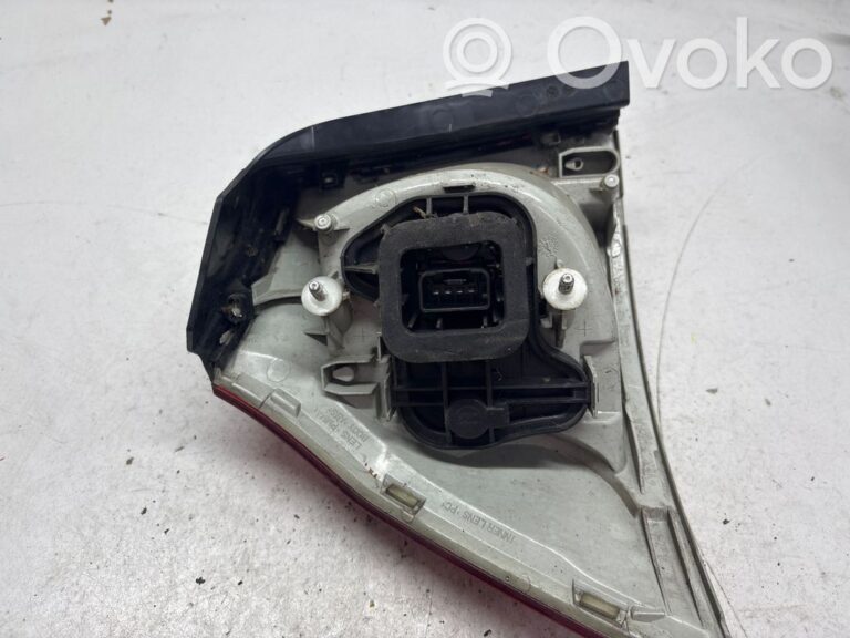 8efea92597375e787134061548ba9a2c-8c1a0989acdfe597b15006ceb3ca5ef9_rear_tail_lights