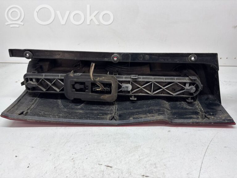 8f03c75a62b8858ecf7a34f5a80c433a-bb6d3d76a90cf727bd4d57ed8d3a145f_rear_tail_lights