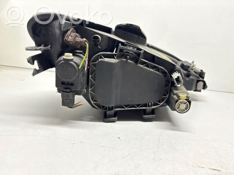 8f2b1a8b85bd4636a58eae88ce41d082-7b24297cfea022605fabf6f9bced1e1f_headlight_headlamp