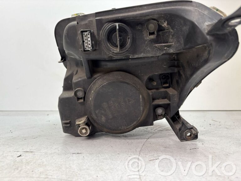 8f35451b9bc7544d451748af60ba0c7f-02b228088e0cd1c68c54e88064a4c110_headlight_headlamp