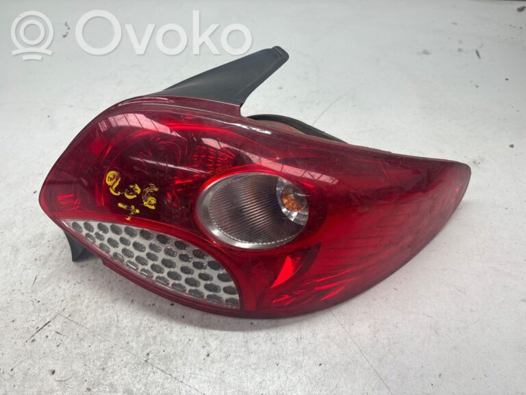 8fc1ff1e55b6eabc88c160ed5d0ec49f-31fd884e30260399a07edc75fd583eff_rear_tail_lights