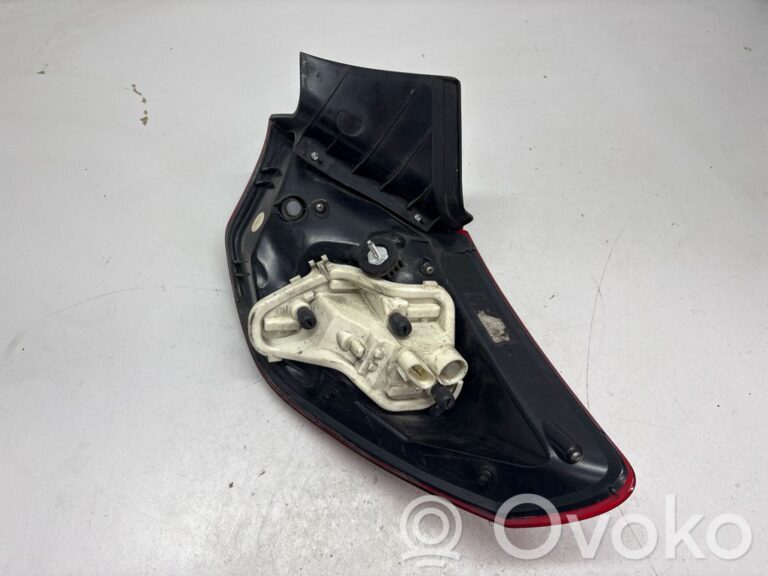 901c1263efa28863c3dad78646a32ae5-d46aad79e80cc3fc08f2e6fde6b551b5_rear_tail_lights