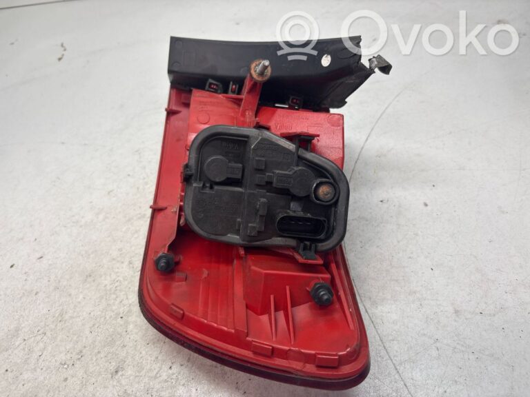 910f060d5e8bb0825a39f5388aaf14ff-60f8b6883ebca43437c89d4961e7bbf3_rear_tail_lights